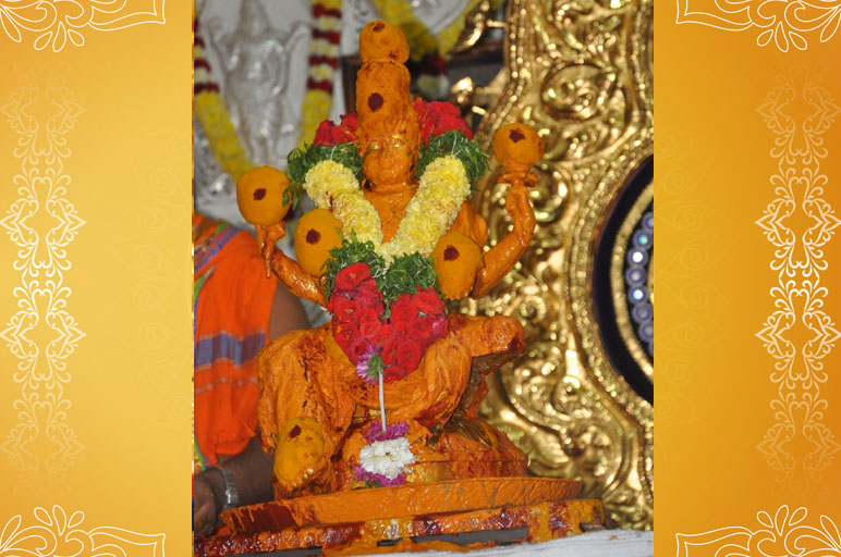 Abhishekam to Goddess Lakshmi and Lord Sai in the presence of Sai on the occasion of Phalguna Purnima