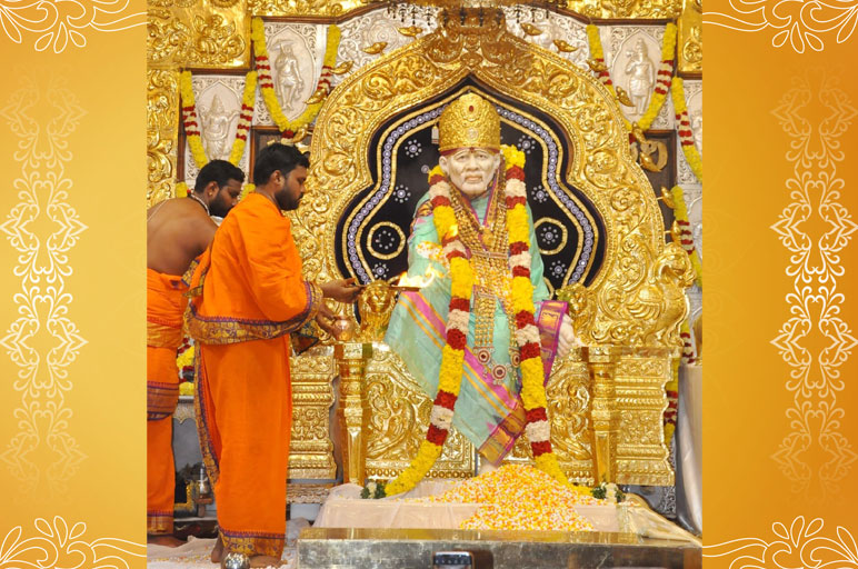Abhishekam to Goddess Lakshmi and Lord Sai in the presence of Sai on the occasion of Phalguna Purnima