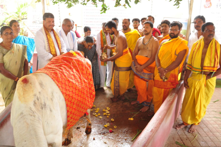 Today's date. Tuesday, 27.05.2025 The first day of the Chintapalli Sai Sannidhi anniversary celebrations begins.