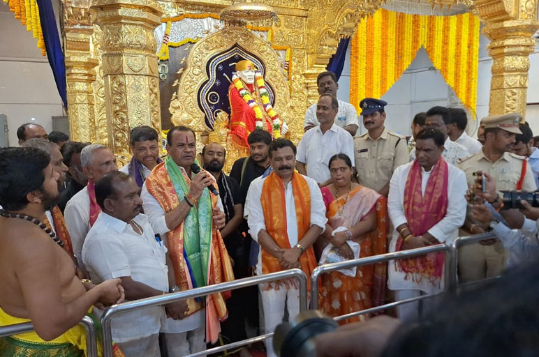 Minister Komatireddy Venkata Reddy Visits Sri Sai Sannidhi Temple