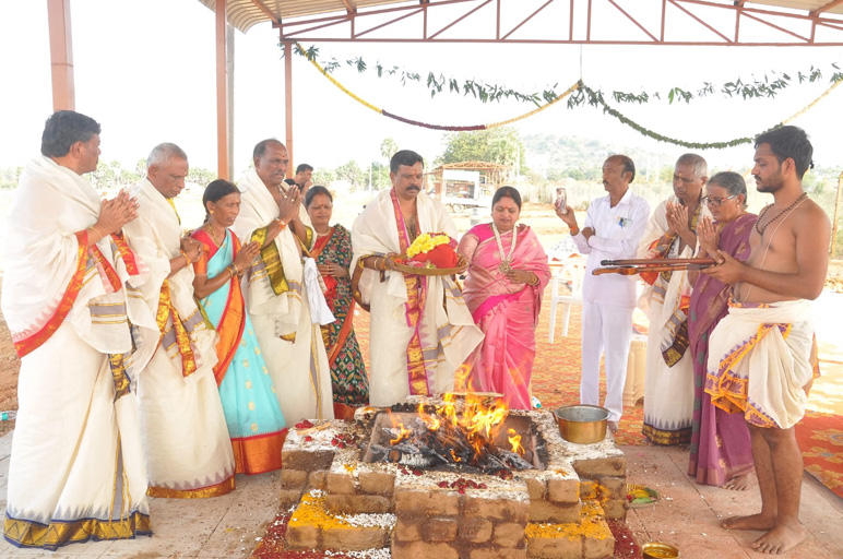   Mukkamul Peethadhi Pati Sri Sri Sri Sridhar Swami Garu, Nutana Go Shala Prarambotsavao.