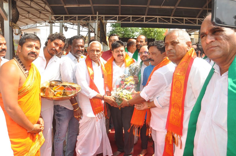 Grand Welcome to BJP State President Ramachandra Rao at Sri Sai Sannidhi